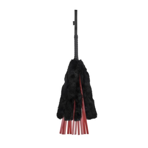 Sportsheets Saffron Faux Fur Flogger - model z futerkiem i paskami ze skory ekologicznej Sportsheets Saffron Faux Fur Flogger - model z futerkiem i paskami ze skory ekologicznej