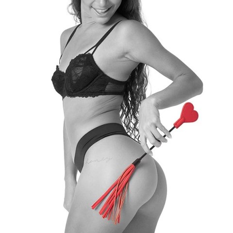 Sportsheets Sex & Mischief Amor Crop czerwona packa serce 33 cm Sportsheets Sex & Mischief Amor Crop czerwona packa serce 33 cm