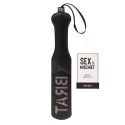 Sportsheets Sex & Mischief Paddle Brat czarne z napisem 32 cm
