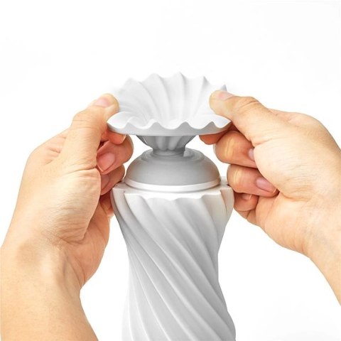 Tenga Flex Silky White - elastyczna maszyna intymna spiralna, biała Tenga Flex Silky White - elastyczna maszyna intymna spiralna, biała