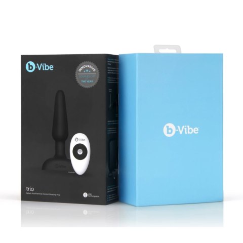B-Vibe Trio Plug Black - model z 3 silnikami, pilot, silikon, średni B-Vibe Trio Plug Black - model z 3 silnikami, pilot, silikon, średni
