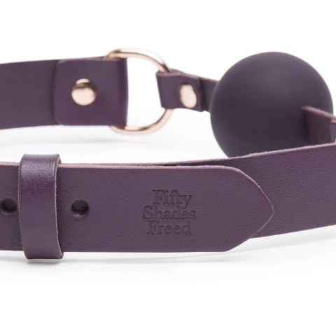 Fifty Shades of Grey Freed Cherished Leather Ball Gag regulowany fiolet Fifty Shades of Grey Freed Cherished Leather Ball Gag regulowany fiolet