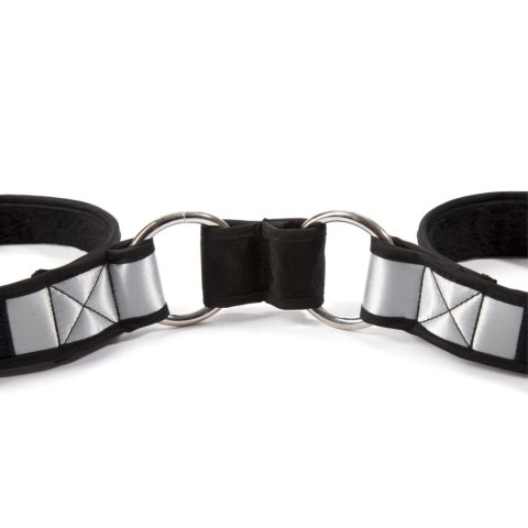 Fifty Shades of Grey Arm Restraints - Regulowane kajdanki na ramiona, uniwersalny rozmiar Fifty Shades of Grey Arm Restraints - Regulowane kajdanki na ramiona, uniwersalny rozmiar