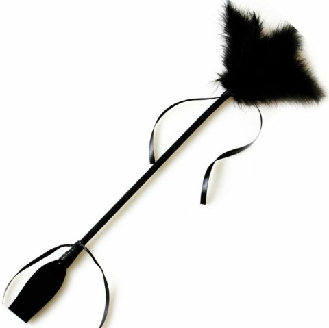 SecretPlay Czarny bat z piorkiem - elegancki gadżet 2w1