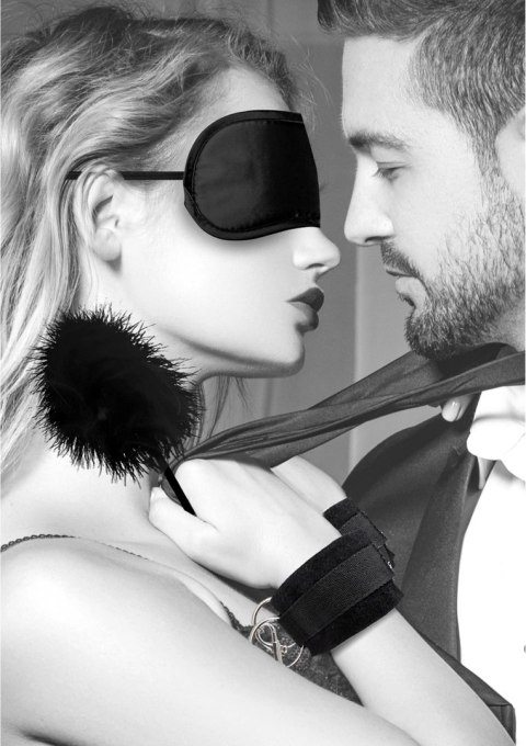 Ouch! by Shots Zestaw do gry w bondage z maską, łopatką i kajdankami Ouch! by Shots Zestaw do gry w bondage z maską, łopatką i kajdankami