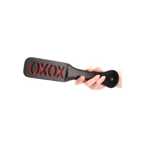 Shots Ouch! Paddle XOXO czarne - precyzyjne akcesorium skorzane Shots Ouch! Paddle XOXO czarne - precyzyjne akcesorium skorzane
