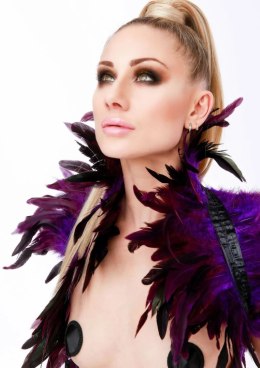 Feather Shoulder Wrap elegancka narzutka z pior czarna uniwersalna