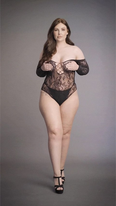 Le Desir Body Plus Size czerwony z ozdobną koronką i otwartym kroczem Le Desir Body Plus Size czerwony z ozdobną koronką i otwartym kroczem