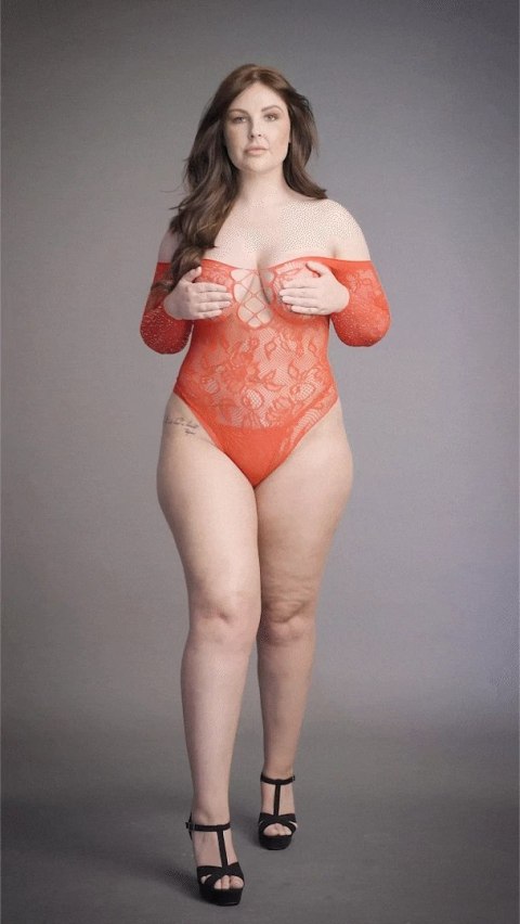 Le Desir Body Plus Size koronkowy z otwartymi ramionami czerwony Le Desir Body Plus Size koronkowy z otwartymi ramionami czerwony
