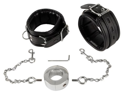 Fetish Collection Kajdanki na ręce + pierścień stalowy, regulowane Fetish Collection Kajdanki na ręce + pierścień stalowy, regulowane